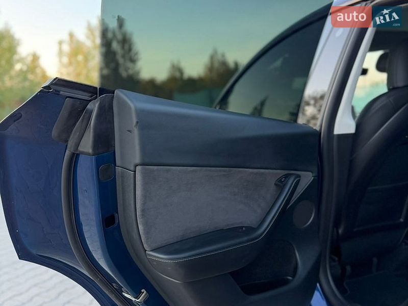Позашляховик / Кросовер Tesla Model Y 2023 в Звягелі