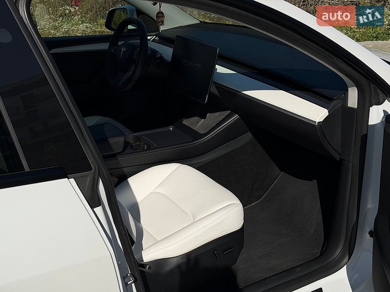 Позашляховик / Кросовер Tesla Model Y 2023 в Львові