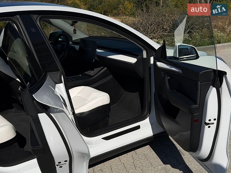 Позашляховик / Кросовер Tesla Model Y 2023 в Львові