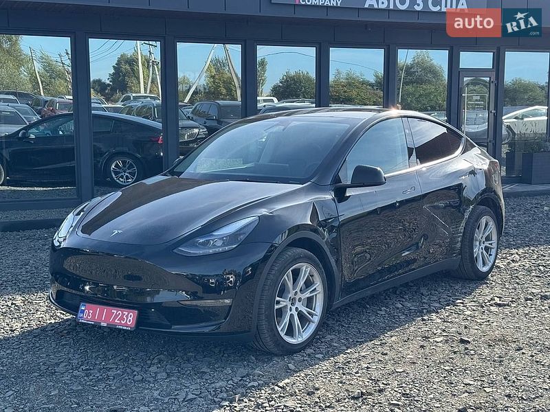 Tesla Model Y 2024