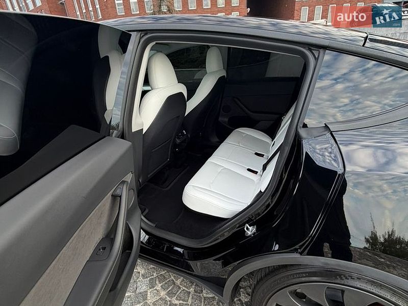 Позашляховик / Кросовер Tesla Model Y 2023 в Дніпрі фото 9 Позашляховик / Кросовер Tesla Model Y 2023 в Дніпрі