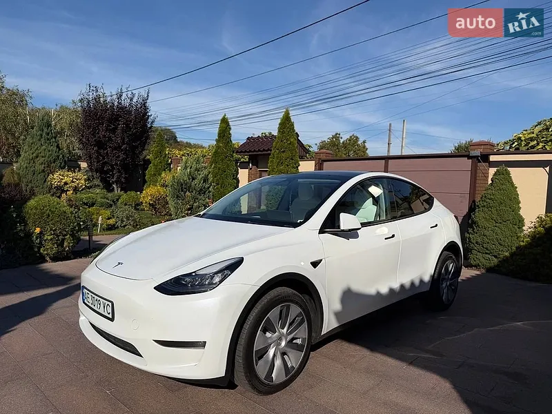 Tesla Model Y 2023