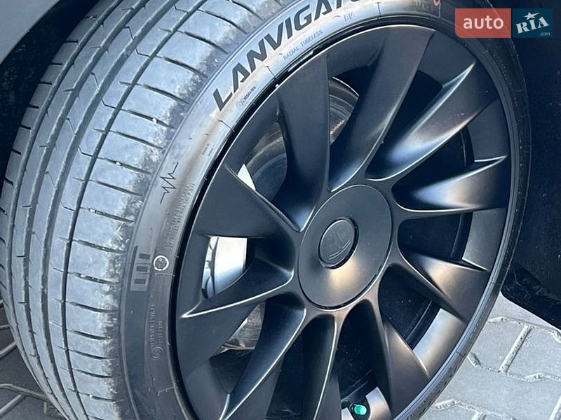 Позашляховик / Кросовер Tesla Model Y 2023 в Луцьку