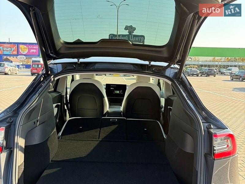 Позашляховик / Кросовер Tesla Model Y 2020 в Чернівцях