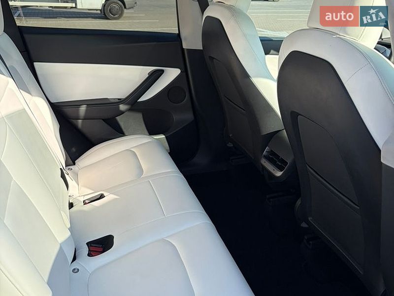 Позашляховик / Кросовер Tesla Model Y 2020 в Чернівцях