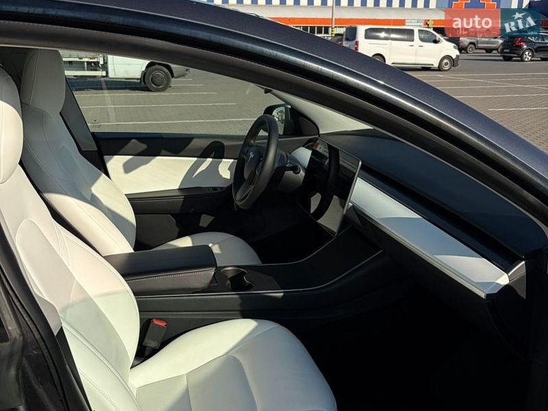 Позашляховик / Кросовер Tesla Model Y 2020 в Чернівцях