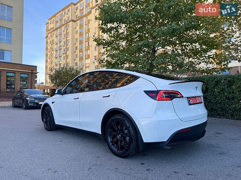 Внедорожник / Кроссовер Tesla Model Y 2021 в Киеве