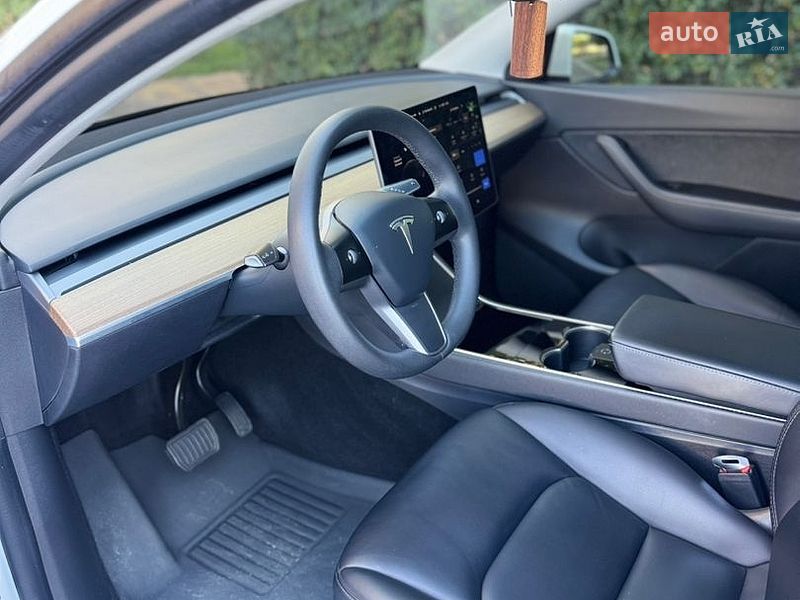 Внедорожник / Кроссовер Tesla Model Y 2021 в Киеве