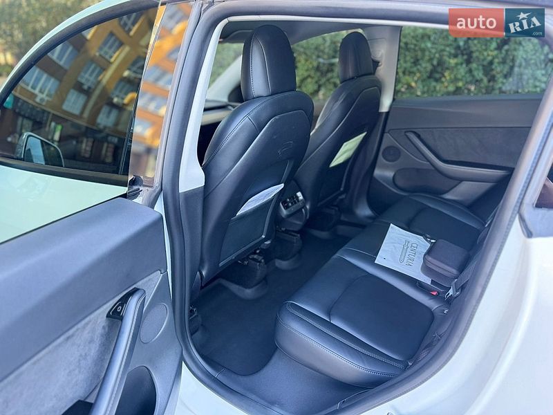 Внедорожник / Кроссовер Tesla Model Y 2021 в Киеве