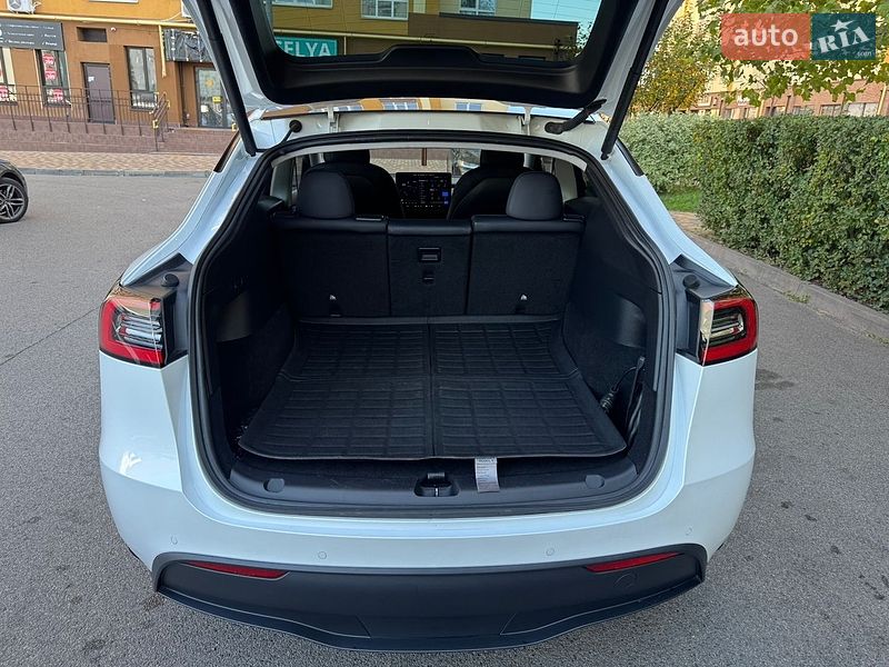 Внедорожник / Кроссовер Tesla Model Y 2021 в Киеве