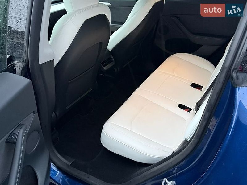 Позашляховик / Кросовер Tesla Model Y 2023 в Рівному