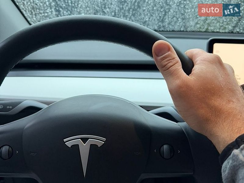 Позашляховик / Кросовер Tesla Model Y 2023 в Рівному