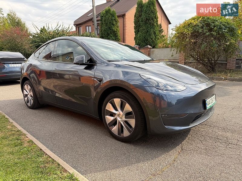 Внедорожник / Кроссовер Tesla Model Y 2023 в Киеве