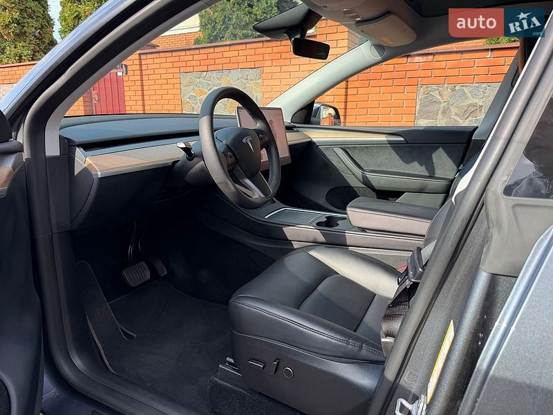 Внедорожник / Кроссовер Tesla Model Y 2023 в Киеве