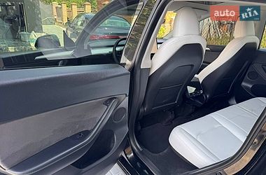 Позашляховик / Кросовер Tesla Model Y 2024 в Чернівцях