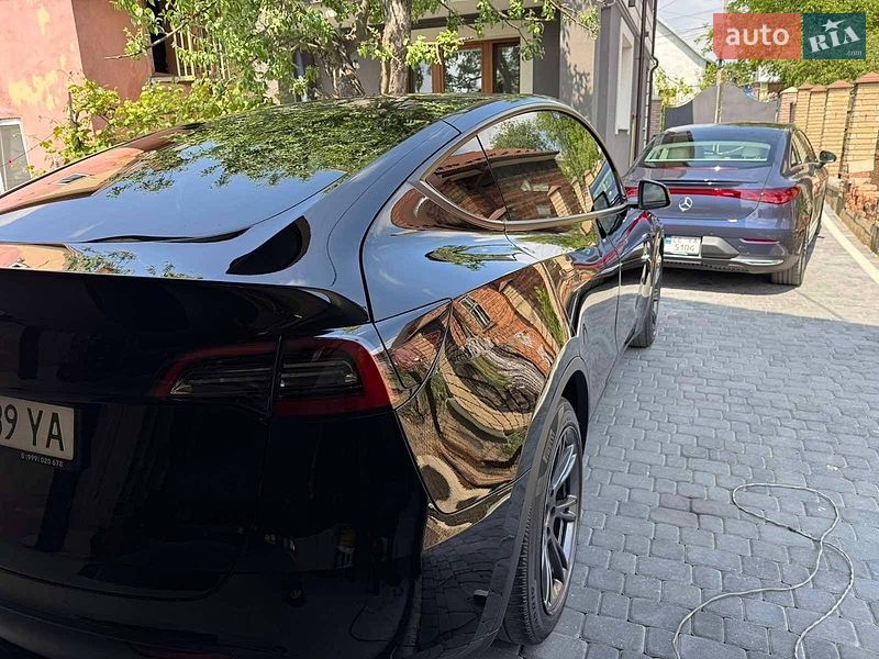 Позашляховик / Кросовер Tesla Model Y 2024 в Чернівцях