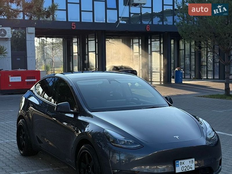 Внедорожник / Кроссовер Tesla Model Y 2023 в Ровно