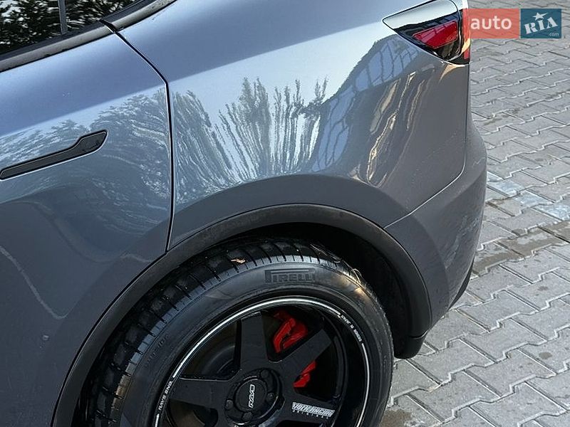 Внедорожник / Кроссовер Tesla Model Y 2023 в Ровно