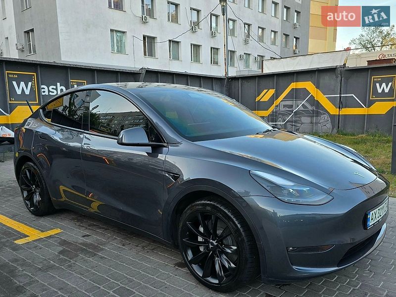 Tesla Model Y 2023