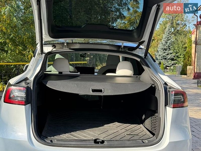 Внедорожник / Кроссовер Tesla Model Y 2021 в Киеве