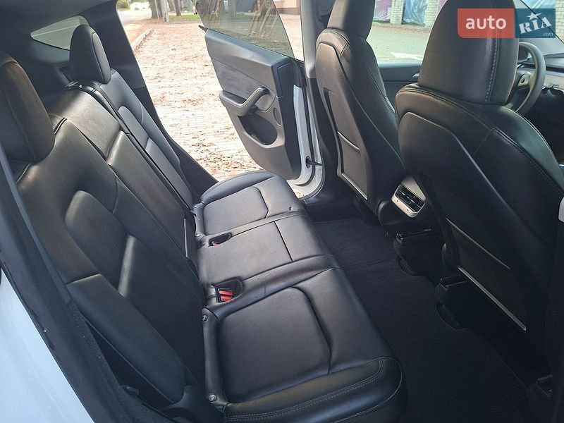 Внедорожник / Кроссовер Tesla Model Y 2023 в Буче
