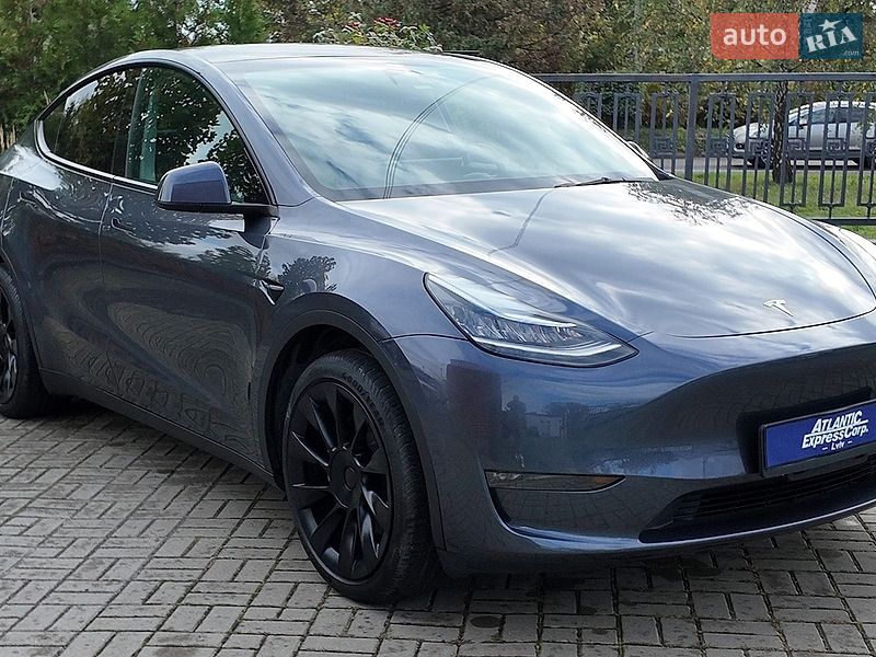 Внедорожник / Кроссовер Tesla Model Y 2023 в Львове