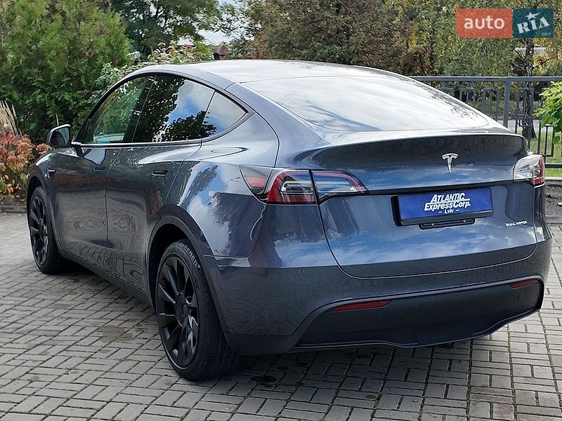 Внедорожник / Кроссовер Tesla Model Y 2023 в Львове
