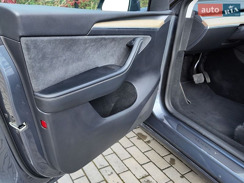 Внедорожник / Кроссовер Tesla Model Y 2023 в Львове