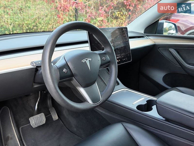 Внедорожник / Кроссовер Tesla Model Y 2023 в Львове