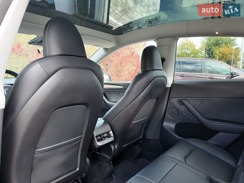 Внедорожник / Кроссовер Tesla Model Y 2023 в Львове