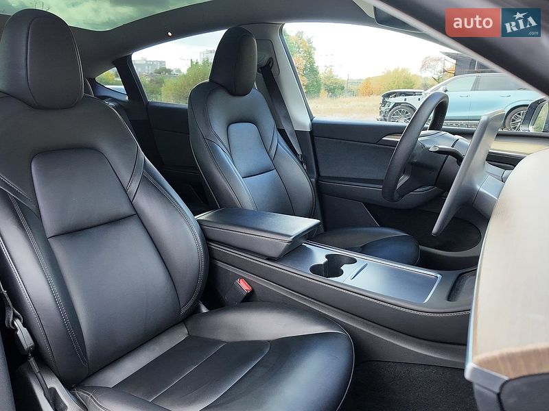 Внедорожник / Кроссовер Tesla Model Y 2023 в Львове