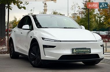 Внедорожник / Кроссовер Tesla Model Y 2025 в Киеве
