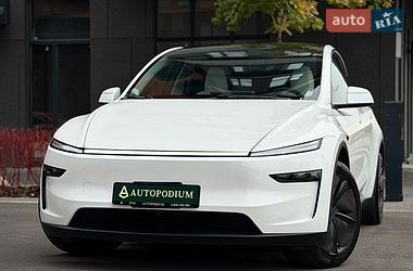 Внедорожник / Кроссовер Tesla Model Y 2025 в Киеве