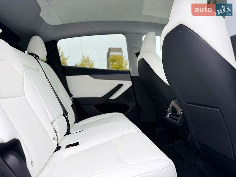 Внедорожник / Кроссовер Tesla Model Y 2025 в Киеве