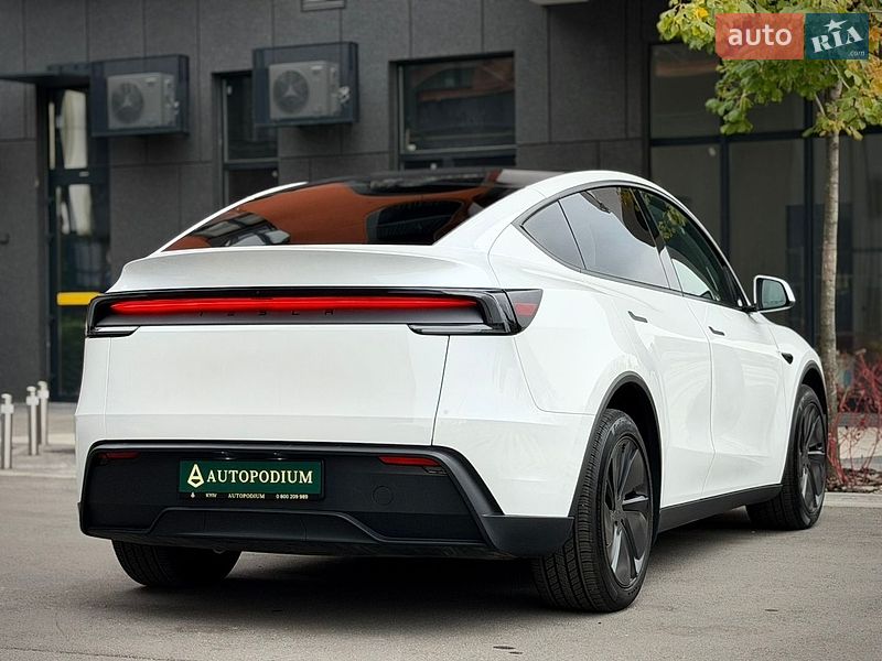 Внедорожник / Кроссовер Tesla Model Y 2025 в Киеве