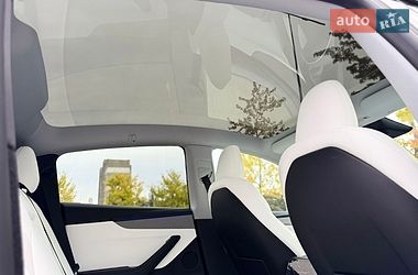 Внедорожник / Кроссовер Tesla Model Y 2025 в Киеве