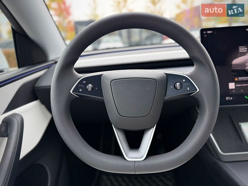 Внедорожник / Кроссовер Tesla Model Y 2025 в Киеве