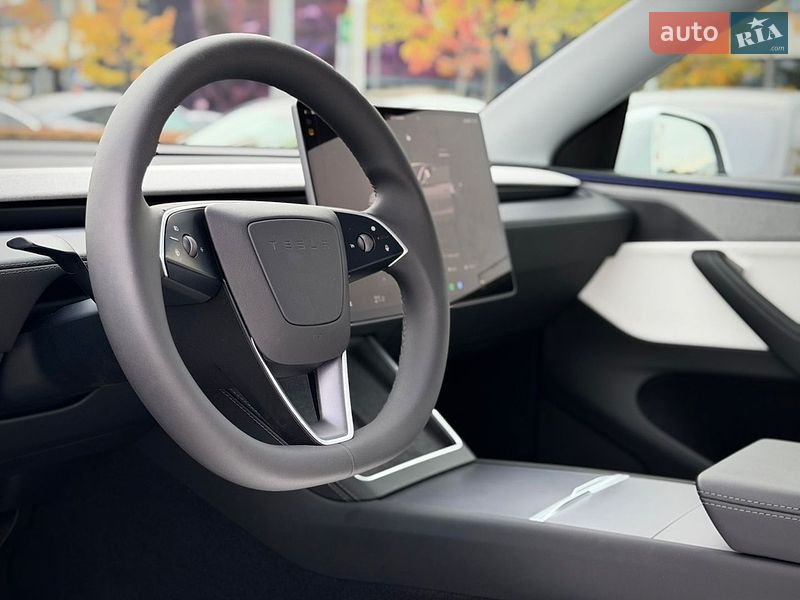 Внедорожник / Кроссовер Tesla Model Y 2025 в Киеве