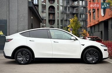 Внедорожник / Кроссовер Tesla Model Y 2025 в Киеве
