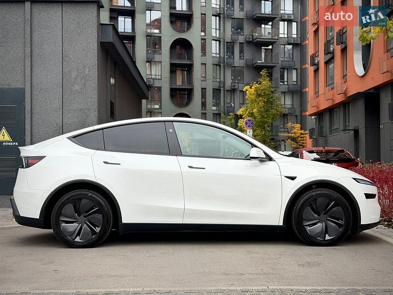 Внедорожник / Кроссовер Tesla Model Y 2025 в Киеве