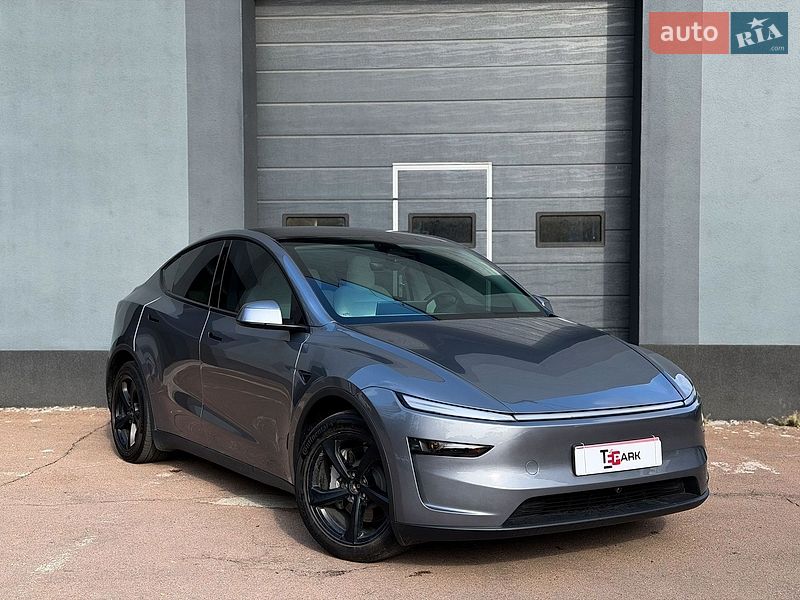 Tesla Model Y 2025