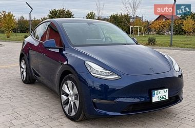 Внедорожник / Кроссовер Tesla Model Y 2023 в Ровно