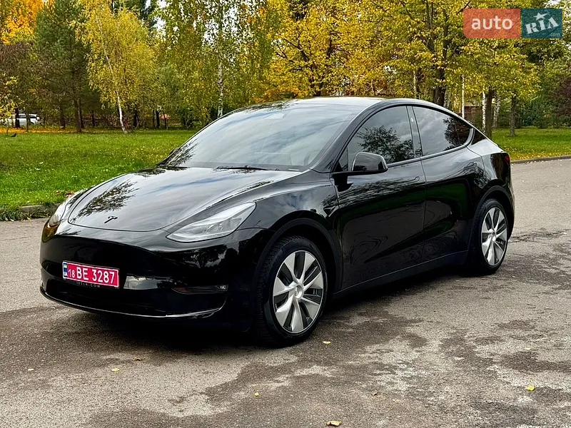 Tesla Model Y 2024