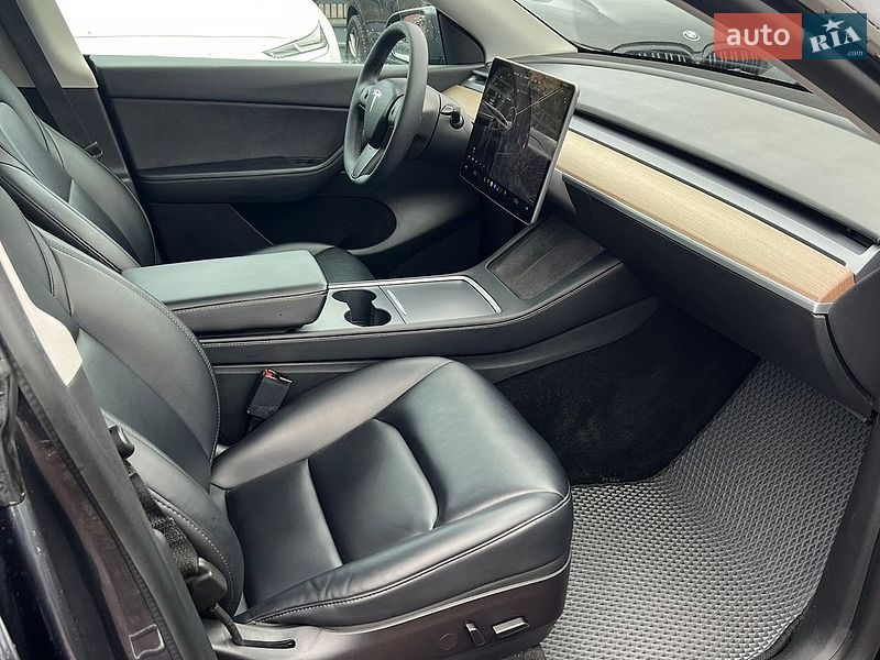 Внедорожник / Кроссовер Tesla Model Y 2021 в Полтаве