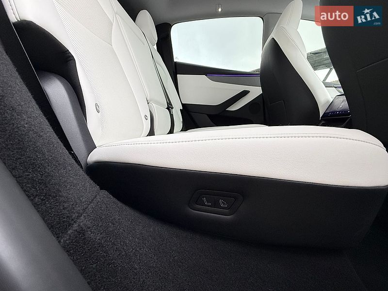 Позашляховик / Кросовер Tesla Model Y 2025 в Львові