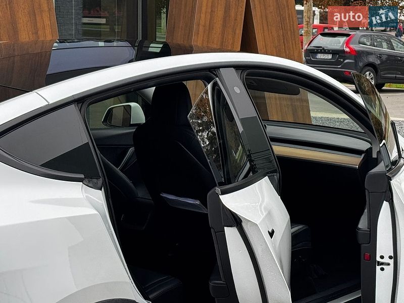 Внедорожник / Кроссовер Tesla Model Y 2020 в Луцке