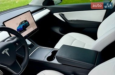Внедорожник / Кроссовер Tesla Model Y 2022 в Киеве