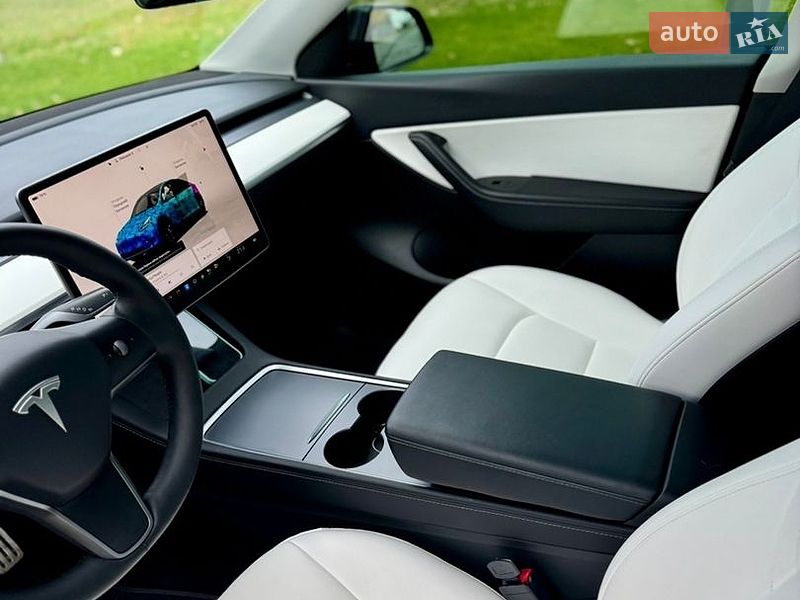 Внедорожник / Кроссовер Tesla Model Y 2022 в Киеве