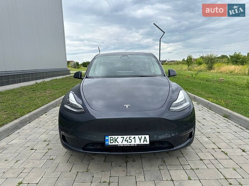 Внедорожник / Кроссовер Tesla Model Y 2022 в Ровно