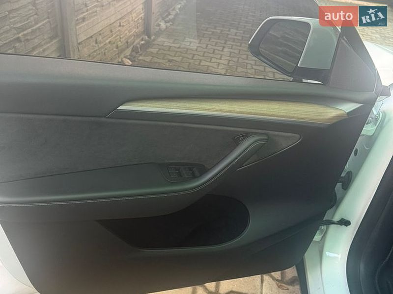 Внедорожник / Кроссовер Tesla Model Y 2023 в Полтаве